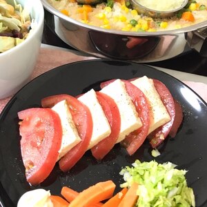 簡単☆塩豆腐とトマトでなんちゃってカプレーゼ風